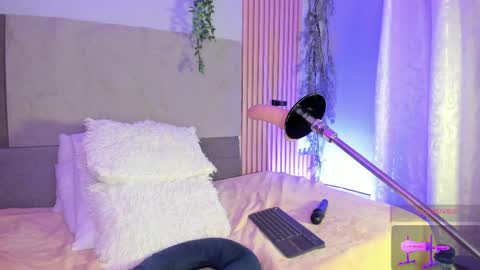 Hello guys my name is Sofi and Lizzie and  Vanessa online show from 06-02-26, 11:07