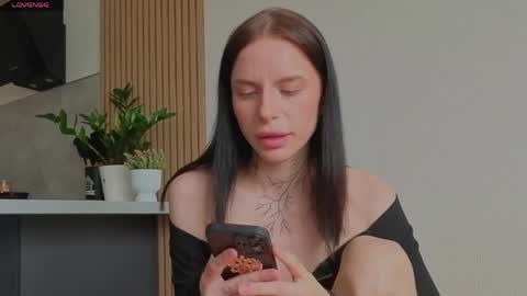 Snapshot of ceserisisi chatting on 05-15-26, 08:10 Livia online show from 05-15-26, 08:10