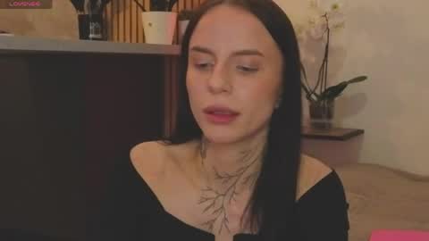 Snapshot of ceserisisi chatting on 06-02-26, 10:56 Livia online show from 06-02-26, 10:56