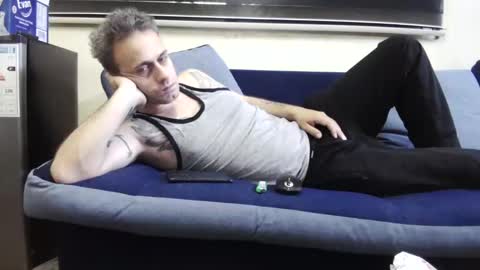 Snapshot of cezar46 chatting on 10-20-25, 05:24 cezar online show from 10-20-25, 05:24