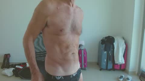 Snapshot of ch400 chatting on 12-19-24, 11:18 ch400 online show from 12-19-24, 11:18