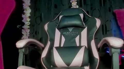 Snapshot of chaminelan chatting on 01-15-26, 07:39 chaminelan online show from 01-15-26, 07:39