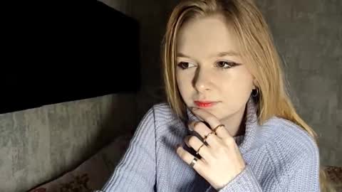 Snapshot of chanelledroz chatting on 12-19-25, 07:26 Lia online show from 12-19-25, 07:26