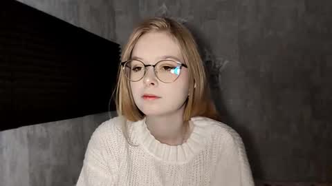 Snapshot of chanelledroz chatting on 12-22-25, 07:16 Lia online show from 12-22-25, 07:16