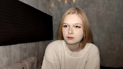 Snapshot of chanelledroz chatting on 01-16-26, 06:17 Lia online show from 01-16-26, 06:17