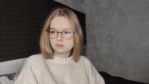 Snapshot of chanelledroz chatting on 02-24-26, 07:39 Lia online show from 02-24-26, 07:39