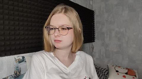 Snapshot of chanelledroz chatting on 03-02-26, 06:47 Lia online show from 03-02-26, 06:47