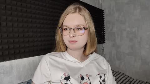 Snapshot of chanelledroz chatting on 03-02-26, 07:15 Lia online show from 03-02-26, 07:15