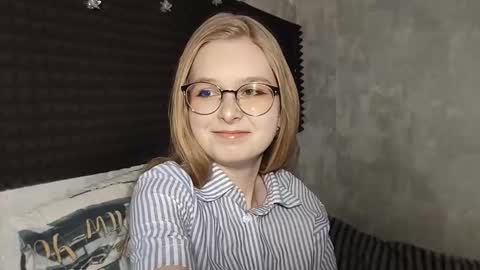 Snapshot of chanelledroz chatting on 03-06-26, 05:37 Lia online show from 03-06-26, 05:37