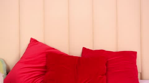 Channelangeless online show from 02-05-25, 06:48