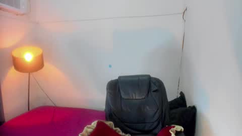 chantal_fuck online show from 05-18-26, 11:32