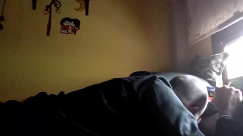 mueca online show from 11-29-25, 03:26