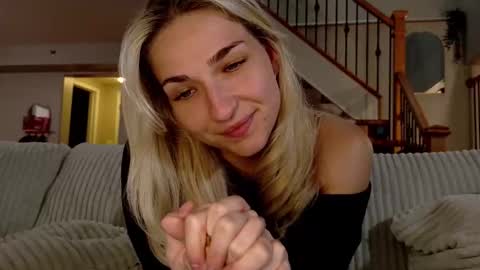 Snapshot of charbearxoxo chatting on 10-10-25, 12:20 char online show from 10-10-25, 12:20