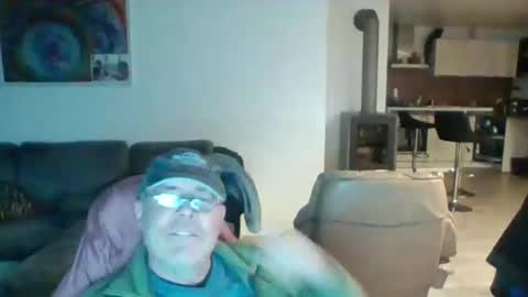 Snapshot of charles6064 chatting on 01-02-25, 03:40 charles6064 online show from 01-02-25, 03:40