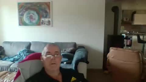 Snapshot of charles6064 chatting on 10-28-25, 09:46 charles6064 online show from 10-28-25, 09:46