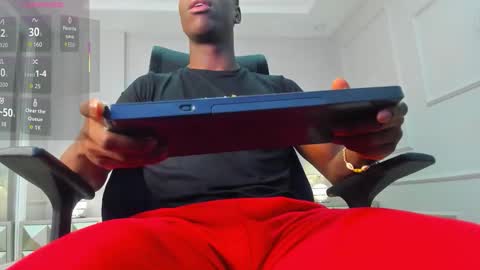 Snapshot of charlesbrown_ chatting on 09-18-25, 01:57 charlesbrown_ online show from 09-18-25, 01:57
