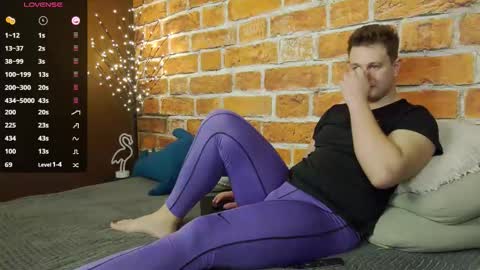 Snapshot of charlie_smiley chatting on 12-16-25, 04:39 Charlie Smiley online show from 12-16-25, 04:39