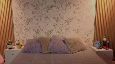 Snapshot of charlote__miller chatting on 05-02-26, 11:48 You honey online show from 05-02-26, 11:48