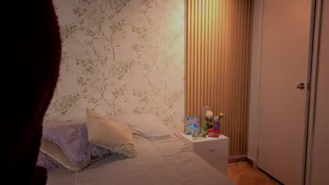 Snapshot of charlote__miller chatting on 05-05-26, 11:51 You honey online show from 05-05-26, 11:51