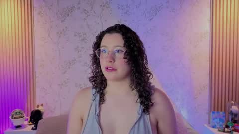Snapshot of charlote__miller chatting on 05-13-26, 11:40 You honey online show from 05-13-26, 11:40