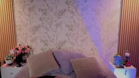 Snapshot of charlote__miller chatting on 05-27-26, 11:40 You honey online show from 05-27-26, 11:40
