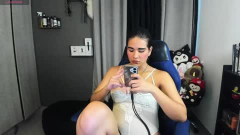 Snapshot of charlott__v chatting on 04-30-26, 10:36 Valery online show from 04-30-26, 10:36