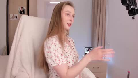 Snapshot of charlottawells chatting on 11-22-25, 09:30 CharlottaWells online show from 11-22-25, 09:30