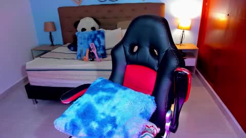 Charlotte  online show from 02-11-26, 04:45