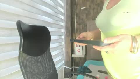 Snapshot of charlotte__g chatting on 01-10-25, 06:38 charlotte online show from 01-10-25, 06:38
