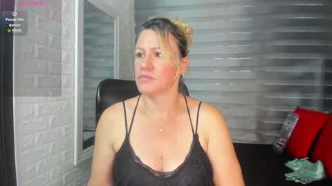 Snapshot of charlotte__g chatting on 01-13-25, 11:41 charlotte online show from 01-13-25, 11:41