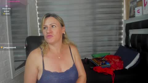 Snapshot of charlotte__g chatting on 01-14-25, 05:01 charlotte online show from 01-14-25, 05:01