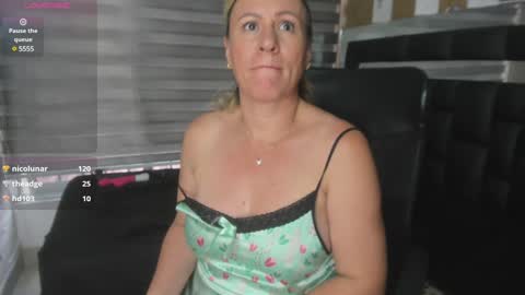 Snapshot of charlotte__g chatting on 01-19-25, 05:28 charlotte online show from 01-19-25, 05:28