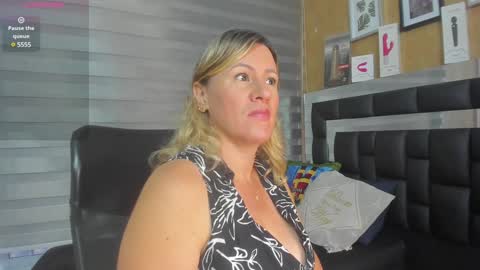Snapshot of charlotte__g chatting on 01-20-25, 11:56 charlotte online show from 01-20-25, 11:56