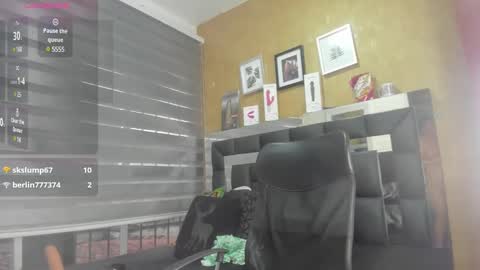 Snapshot of charlotte__g chatting on 02-05-25, 02:05 charlotte online show from 02-05-25, 02:05