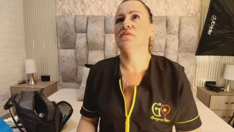 Snapshot of charlotte__g chatting on 09-09-25, 11:10 charlotte online show from 09-09-25, 11:10