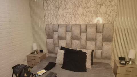 Snapshot of charlotte__g chatting on 09-11-25, 10:15 charlotte online show from 09-11-25, 10:15