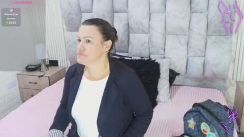 Snapshot of charlotte__g chatting on 09-29-25, 11:15 charlotte online show from 09-29-25, 11:15