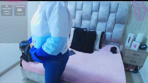 Snapshot of charlotte__g chatting on 10-01-25, 11:05 charlotte online show from 10-01-25, 11:05