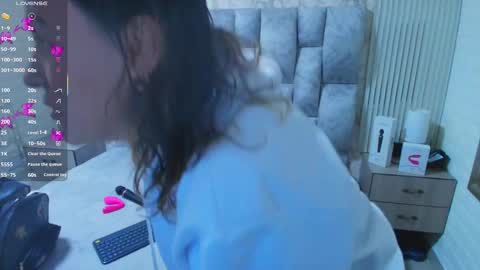 Snapshot of charlotte__g chatting on 10-02-25, 11:06 charlotte online show from 10-02-25, 11:06