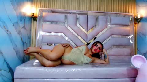 Snapshot of charlotte__r_ chatting on 06-06-26, 02:00 Charlotte online show from 06-06-26, 02:00