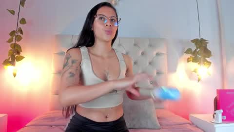 Snapshot of charlotte_collins_2 chatting on 05-31-26, 03:47 Sofia online show from 05-31-26, 03:47