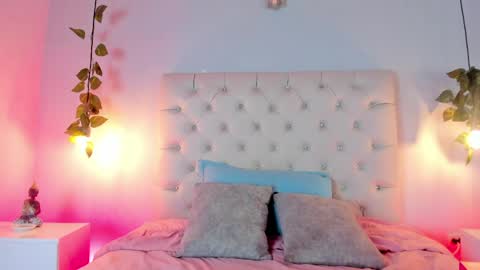 Snapshot of charlotte_collins_2 chatting on 06-01-26, 02:35 Sofia online show from 06-01-26, 02:35