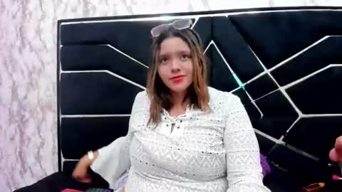 Snapshot of charlotte_cros chatting on 07-28-26, 09:03 Charlotte online show from 07-28-26, 09:03