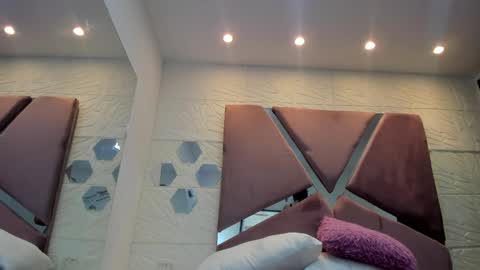 Charlotte Icee online show from 12-24-24, 07:44