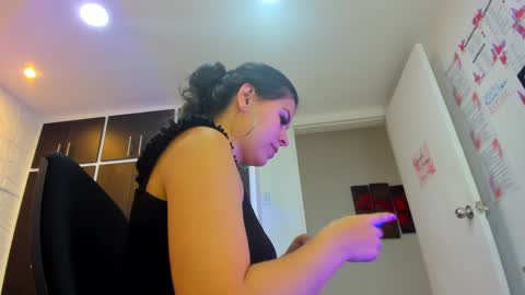 Charlotte Icee online show from 01-18-25, 04:31