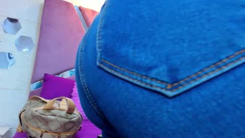 Charlotte Icee online show from 10-22-25, 03:34