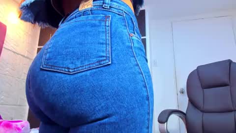 Charlotte Icee online show from 11-14-25, 04:17