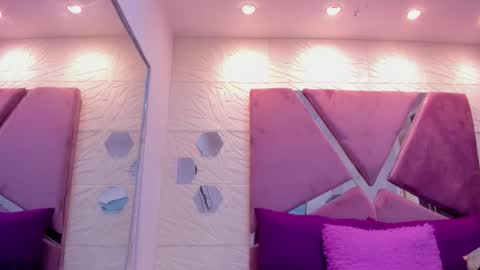 Charlotte Icee online show from 12-17-25, 04:57