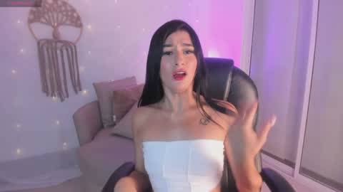 Snapshot of charlotte_marcela chatting on 04-27-26, 03:37 carlot online show from 04-27-26, 03:37