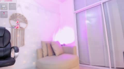 Snapshot of charlotte_marcela chatting on 06-03-26, 01:41 carlot online show from 06-03-26, 01:41